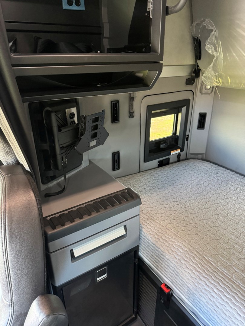 2023 MACK AN64T - USED TRUCKS SLEEPER - image 20